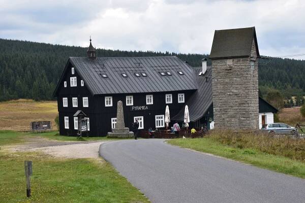 Fotogalerie • Pyramida (Pomník, památník) • Mapy.com