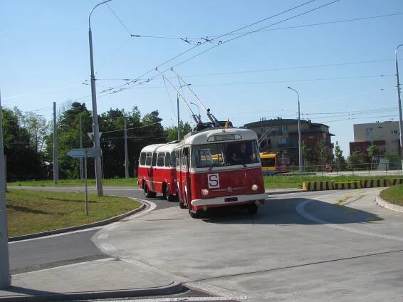 V neděli na trasu Otrokovice-Zlín-Vizovice vyjedou historické vlaky i autobus
