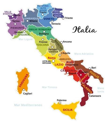 Krásné a barevné mapa Itálie s italských regionů, měst a významných měst. Vektorové ilustrace. — Ilustrace