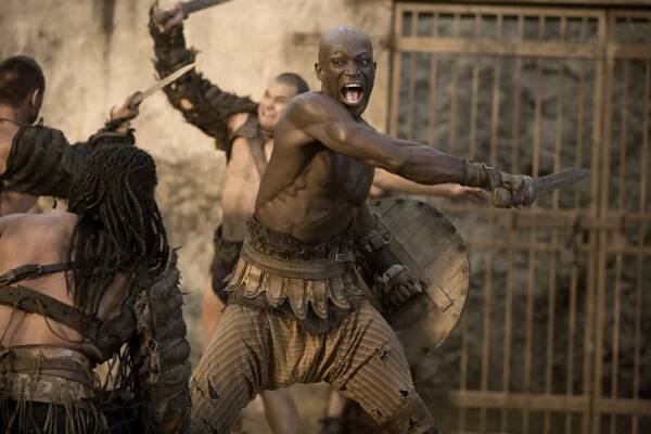 Spartakus: Bohové arény - Z filmu - Peter Mensah