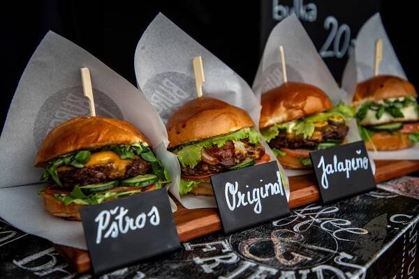 VIDEO: Festival hamburgerů ve Frýdku-Místku. Takové tam byly ceny a pochoutky