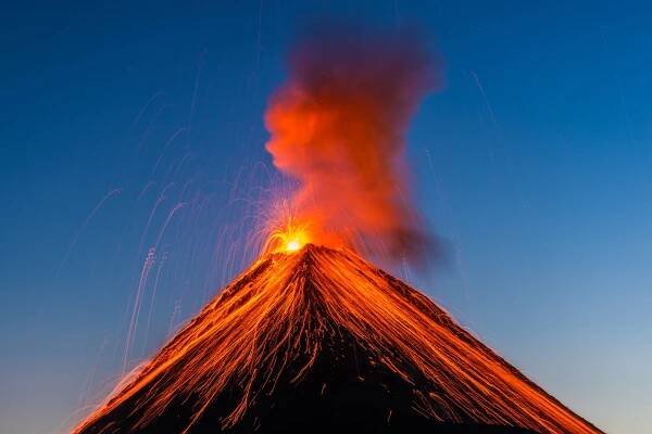 erupce sopky fuego - láva - stock snímky, obrázky a fotky