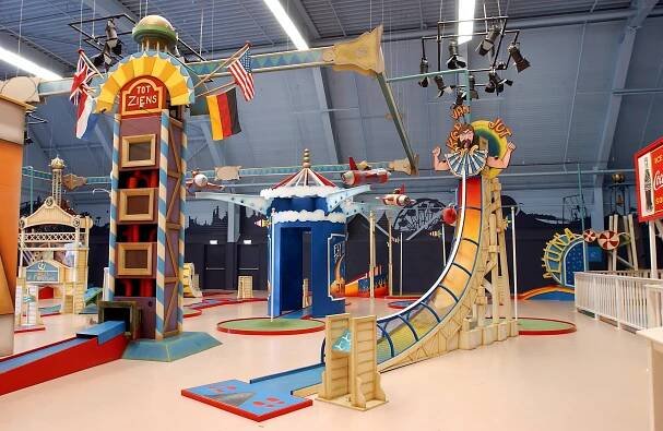 ZANDVOORT CIRCUS MINIGOLF | A Coney Island-themed mini golf adventure