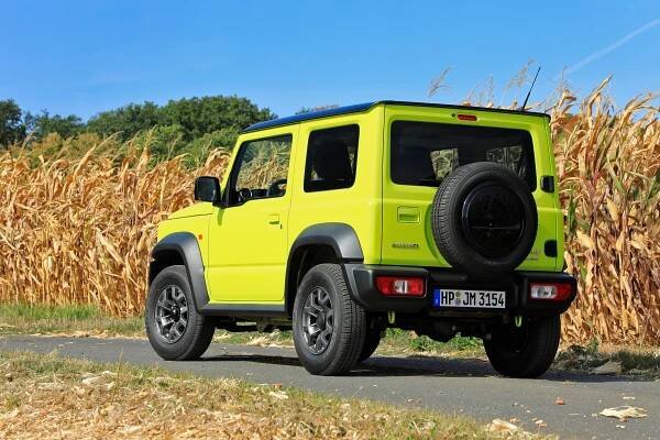 Suzuki Jimny: Podrobné specifikace vozidel & Interaktivní nástroj pro srovnání