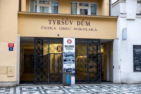 Asistentka České obce sokolské někam „ulila“ 40 milionů: Policie teď rozbalila 17 pytlů jejího tajemství!