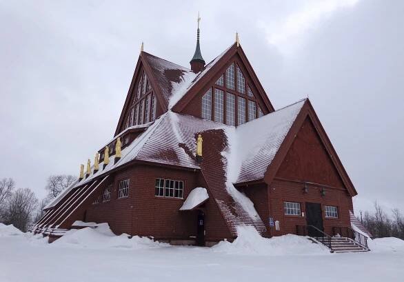 Kostel ve švédském městě Kiruna ležící za... | iROZHLAS - spolehlivé zprávy
