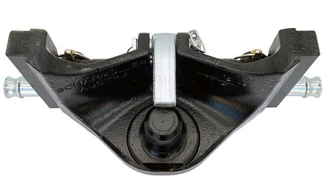 Závěs Scharmüller Piton Fix do konzole traktoru o šířce 330 mm tloušce 32 mm a bočními čepy 25 mm