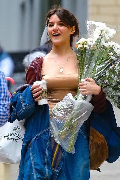 Suri Cruise in NYC with flowers