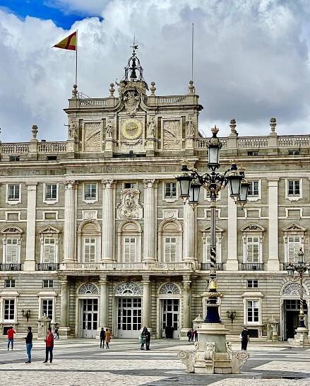 El palacio más grande de Europa - Lo Que Captura La Mirada