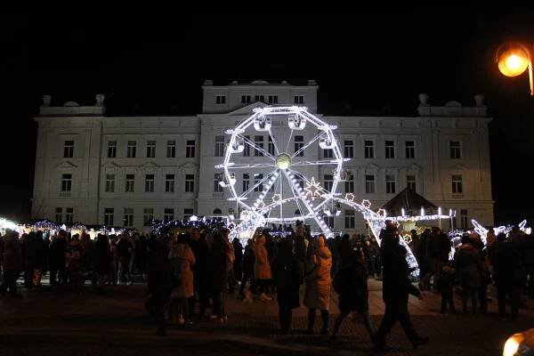Pyroshow i obří andělé. Advent v Táboře začal už v pátek