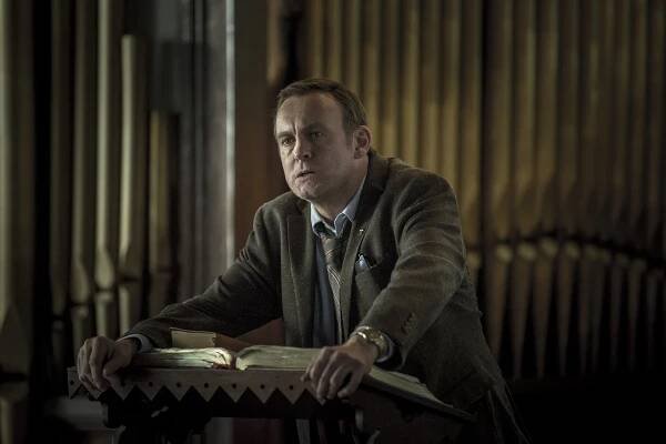 Outcast - (I Remember) When She Loved Me - Z filmu - Philip Glenister