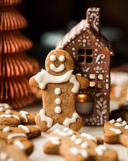 Almond flour gingerbread cookies