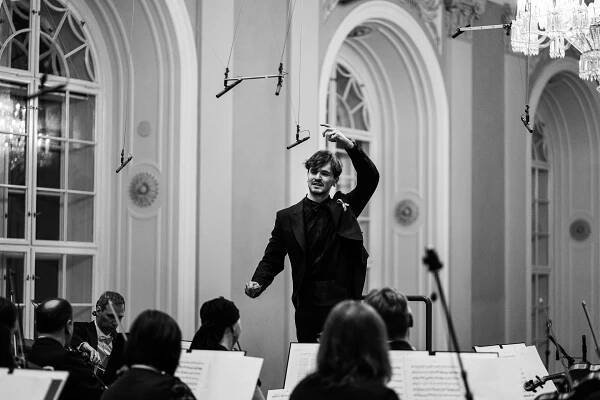 romana marie jokelová - pražská koncertní filharmonie + dirigent jan mára