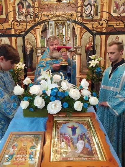 Přijímání (Eucharistie) – Chrám svt. Spyridona Trimifuntského