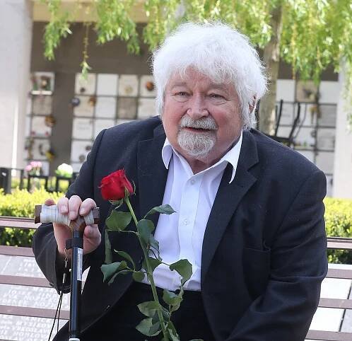 Na poslední rozloučení s vědcem Ivanem Havlem dorazil do pražských Strašnic i...