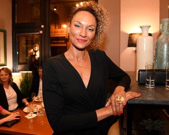 Lejla Abbasová má práce nad hlavu, nestíhá péči o domácnost. Shání pomoc