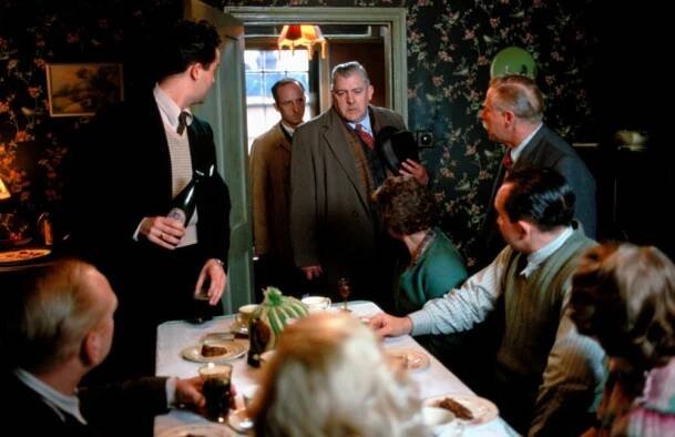 VERA DRAKE, Daniel Mays, Martin Savage, Peter Wight, Imelda Staunton, Phil Davis, Eddie Marsan, 2004, (c) Fine Line