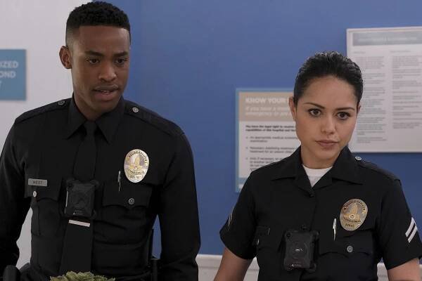 Zelenáč - Žal - Z filmu - Titus Makin Jr., Alyssa Diaz