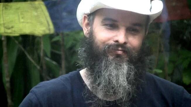 Guru Jára si teď říká mistr Jahra. A znovu nabízí "odháčkování"