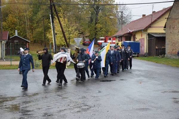 Kladení věnců - Oficiální stránky obce Hvožďany