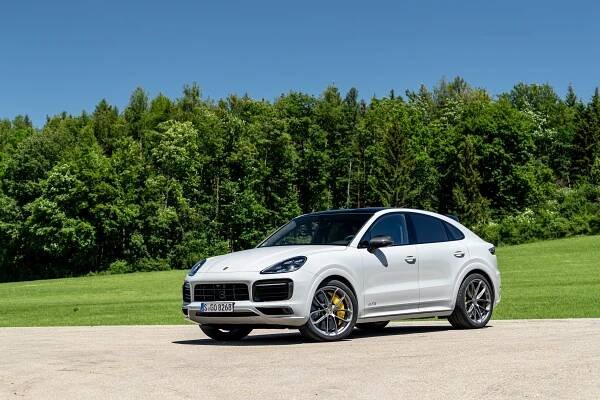 Porsche Cayenne: Podrobné specifikace vozidel & Interaktivní nástroj pro srovnání
