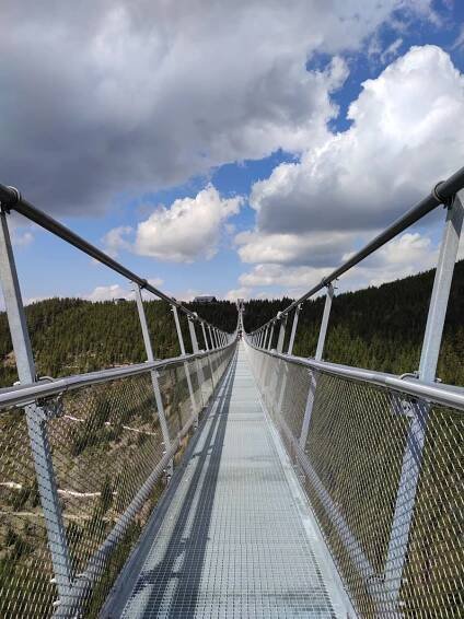 Sky Bridge 721 slaví rok. Po nejdelším mostě světa prošlo už 290 tisíc lidí