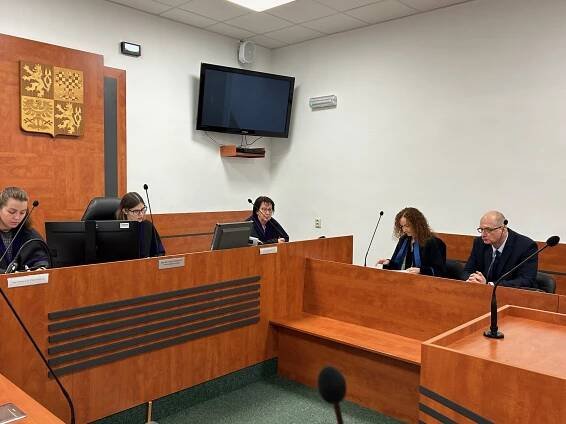 Strážník kopal do opilého muže a šlapal po něm. Dohodl se na trestu, od soudu odchází s podmínkou