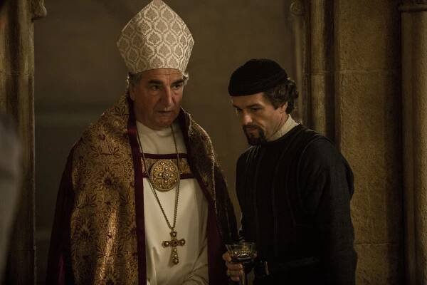 Soumrak templářů - Hard Blows Will Banish The Sin - Z filmu - Jim Carter, Julian Ovenden