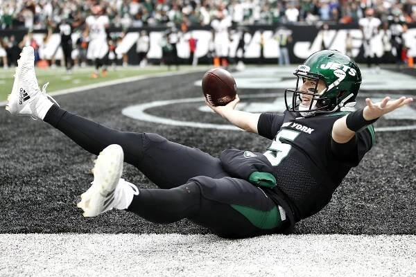 Mike White #5 of the New York Jets celebrates after catching the ball for a two point conversion during the fourth quarter against the Cincinnati Bengals at MetLife Stadium on October 31, 2021 in East Rutherford, New Jersey.