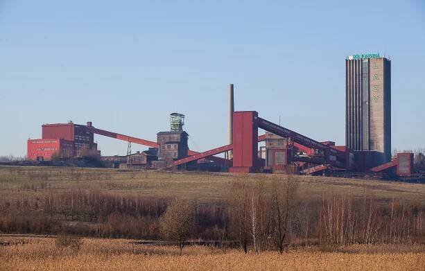 Důl Lazy a prostor ovlivněný jeho činností (2020, před odstřelem těžní věže)