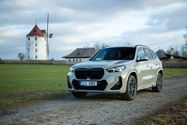 BMW X1 xDrive25e: Test a recenze