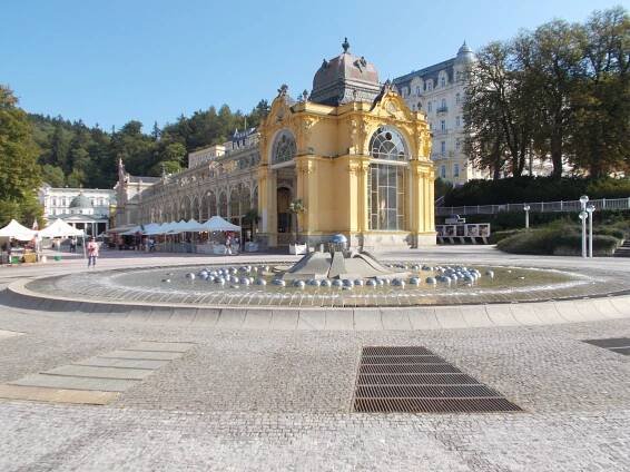 Soubor:Mariánské Lázně, Kolonáda Maxima Gorkeho.jpg