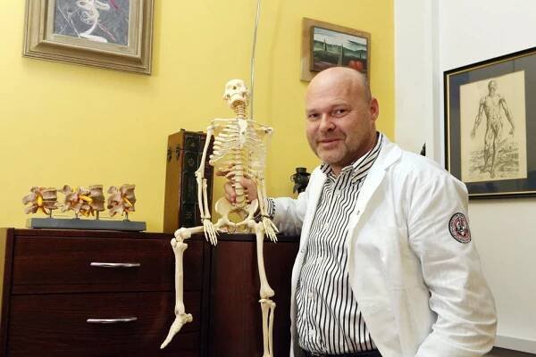 Na nový koronavirus si zvykneme, říká lékař Pavel Kolář