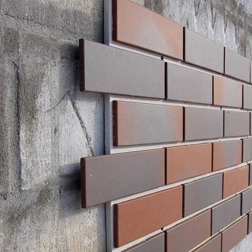 Fasádní panely na kámen (40 fotografií): materiál pro dokončování základů domu zvenčí, vlastnosti surovin pro vnější obklady