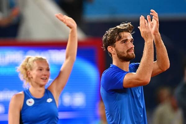 Po bronzu i první zlato! Siniaková s Macháčem ovládli v Paříži smíšenou čtyřhru