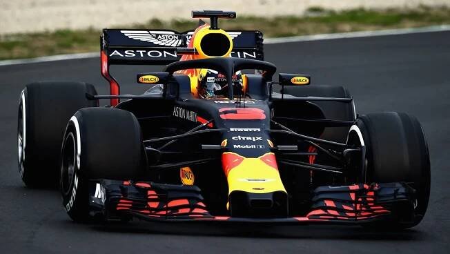 Doprava, ubytování, polopenze a možnost připlatit si vstup na Formuli 1