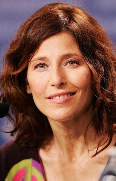 Catherine Keener With Brown Hair Wallpaper