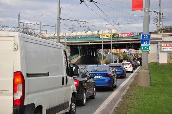 Dopravu v Plzni komplikují opravy na Rokycanské. Hotovo bude za tři týdny