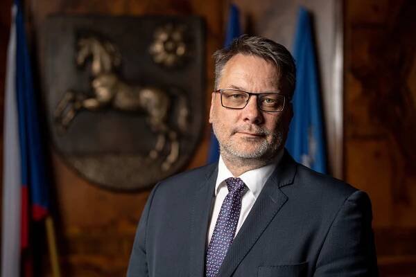 Primátorem Ostravy je oficiálně Jan Dohnal. Radu města tvoří těchto 11 politiků