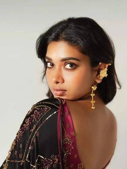 Dushara Vijayan Sets a Bold Trend with Her Dazzling Saree Looks
