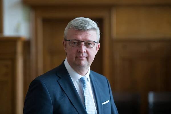 Nejsme před bankrotem, snižovat schodek rozpočtu bychom mohli polovičním tempem, míní Havlíček