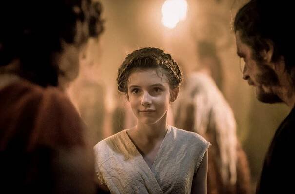 Britannia - Epizoda 1 - Z filmu - Eleanor Worthington-Cox