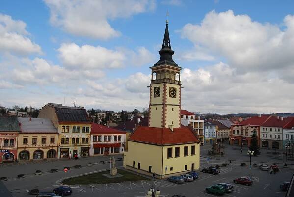 Dobruška byla nejlepší místem pro podnikání Královéhradeckého kraje v roce 2015, po letech tak sesadila z trůnu Novou Paku. Mimo jiné má totiž dlouhodobě nejnižší nezaměstnanost v regionu | Krajské listy.cz