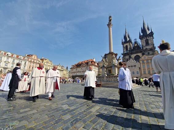 Chrám Matky Boží před Týnem hostil poutní mši. Arcibiskup požehnal anděla