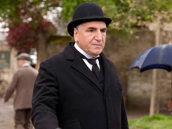 Downton Abbey star teams up with famous daughter for darkly comic drama - details