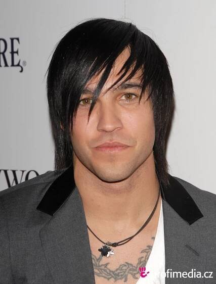 Pete Wentz - celebrity účes - HappyHair