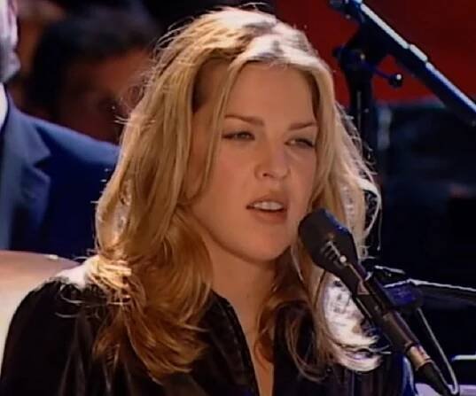 Diana Krall Biography - Facts, Childhood, Family Life & Achievements of Canadian Jazz Pianist