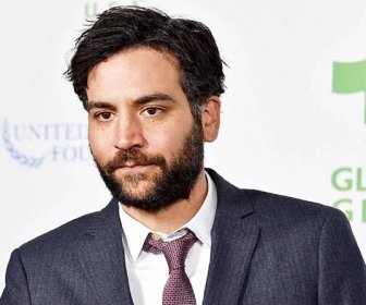 Josh Radnor Biography – Facts, Childhood, Family Life of Actor, Director, Musician