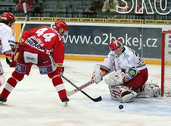 HC Slavia Praha - HC Oceláři Třinec - České Budějovice vyhrály, Třinec zaskočil Slavii (6/8)