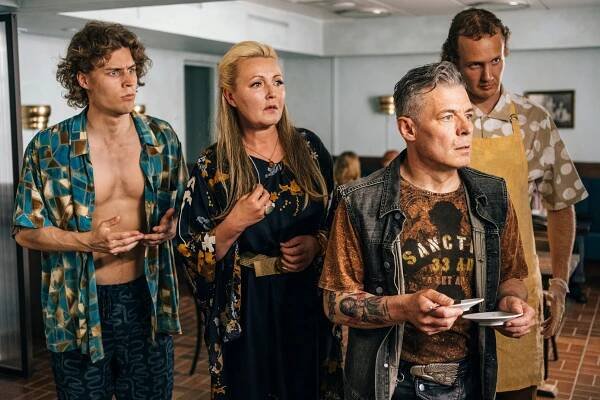 Höyhensarja - Ystävyys katkolla - Z filmu - Saku Taittonen, Mari Perankoski, Janne Hyytiäinen, Eemil Tähtinen